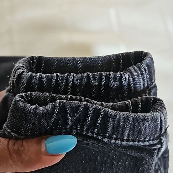 Gap Boy's Bundle 2 Piece Denim Jeans &  T-Shirt Blue/Black XS - Picture 10 of 16